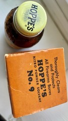 VINTAGE HOPPE’S No.9 NITRO POWDER SOLVENT GUN CLEANER 1/2 FULL IN BOX 2 OZ SZ
