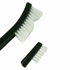 13 PCS .223 5.56 Rifle CLEANING KIT with 3 Bronze CHAMBER BRUSHES w/ Case