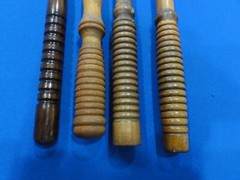 VINTAGE SHOTGUN WOOD CLEANING RODS (4 TOTAL) BRASS CONNECTORS AND ACCESSORIES