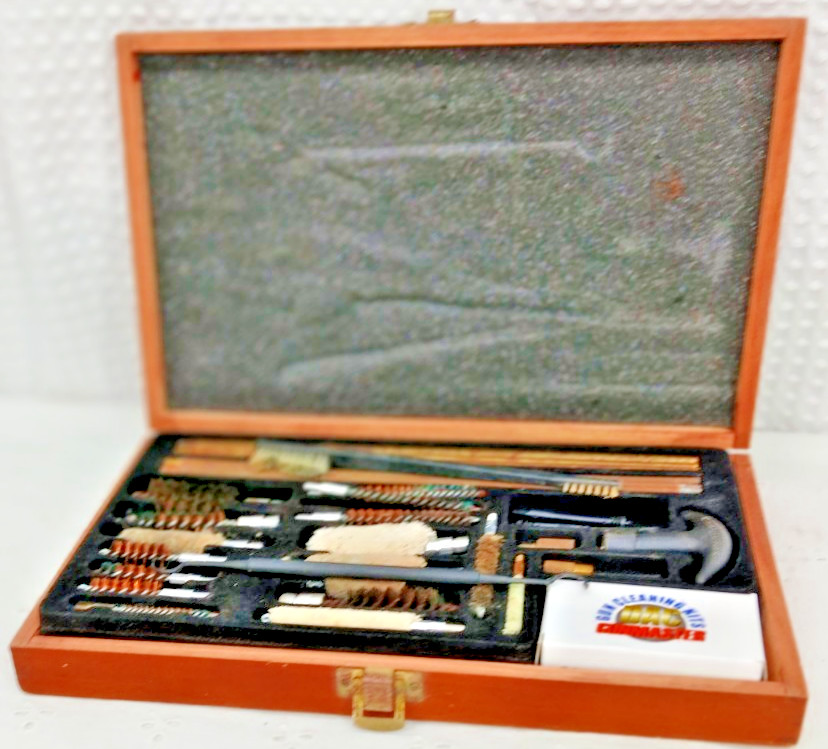 VINTAGE GUNMASTER DELUXE UNIVERSAL GUN CLEANING KIT WOODEN CASE W/ FREE SHIPPING