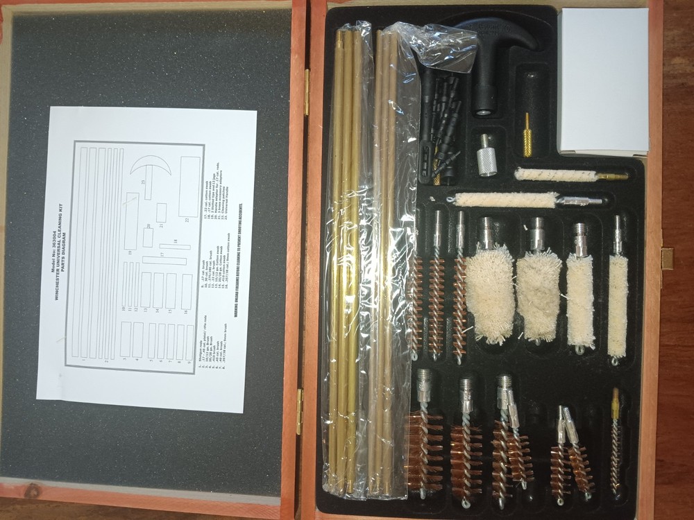 Gunmaster 42 Piece Deluxe Universal Cleaning Kit Wood Case Winchester univers
