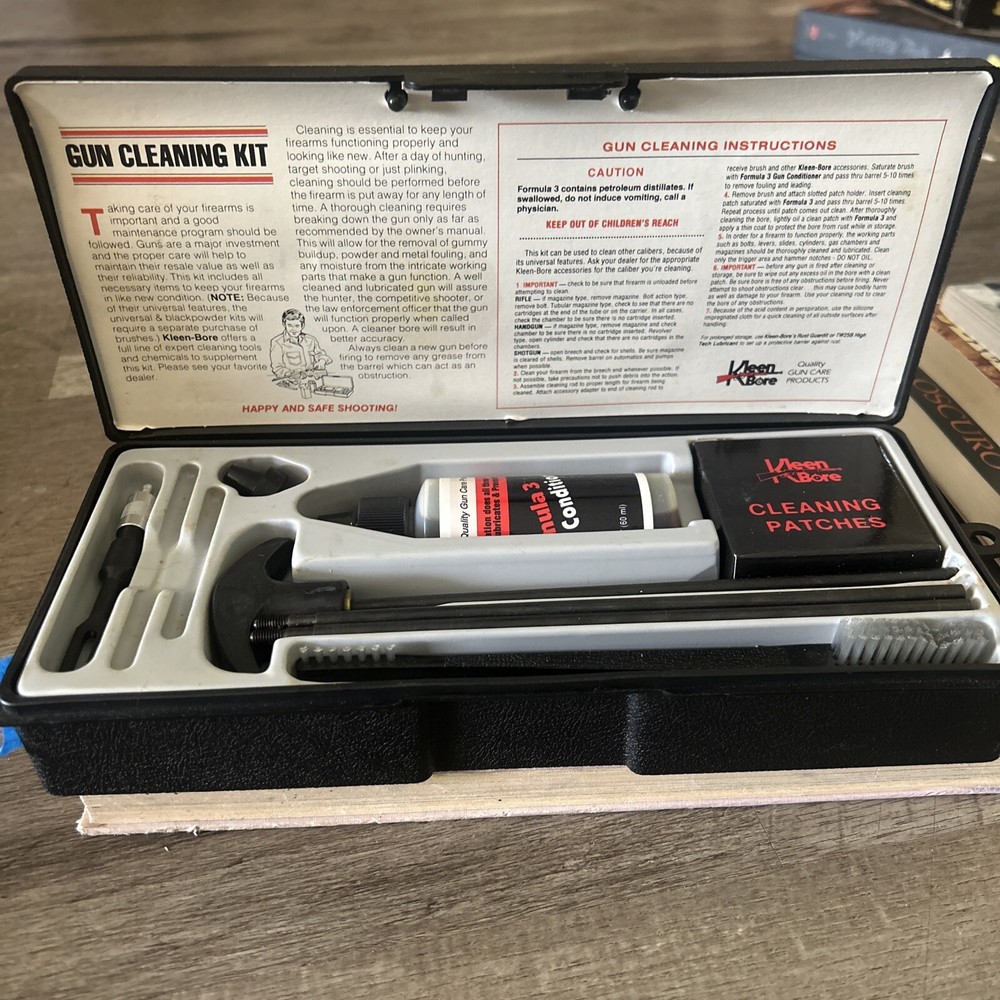 VINTAGE Kleen Bore Gun Cleaning Kit in Original Box USED model # UK-213
