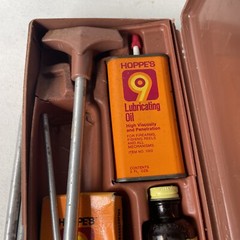 VINTAGE HOPPE’S GUN CLEANING KIT (OIL, PATCHES, RODS) (t7)