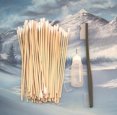 WEAPONS CLEANING ~ 100 6″ COTTON TIP SWABS – LUBE BOTTLE – DBL END 7″ BRUSH