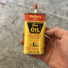 Vintage Outers 445 Gun Oil 3 fl oz Metal Can Red/Yellow Rust Protection