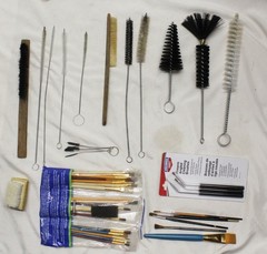Large Misc. Lot of Brushes – Artist, Cleaning, Bottle, Firearm. tapered, etc.