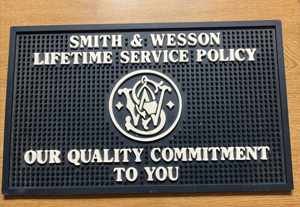 SMITH & WESSON COUNTER MAT RUBBER MAT SALESMAN COUNTER DIPSLAY