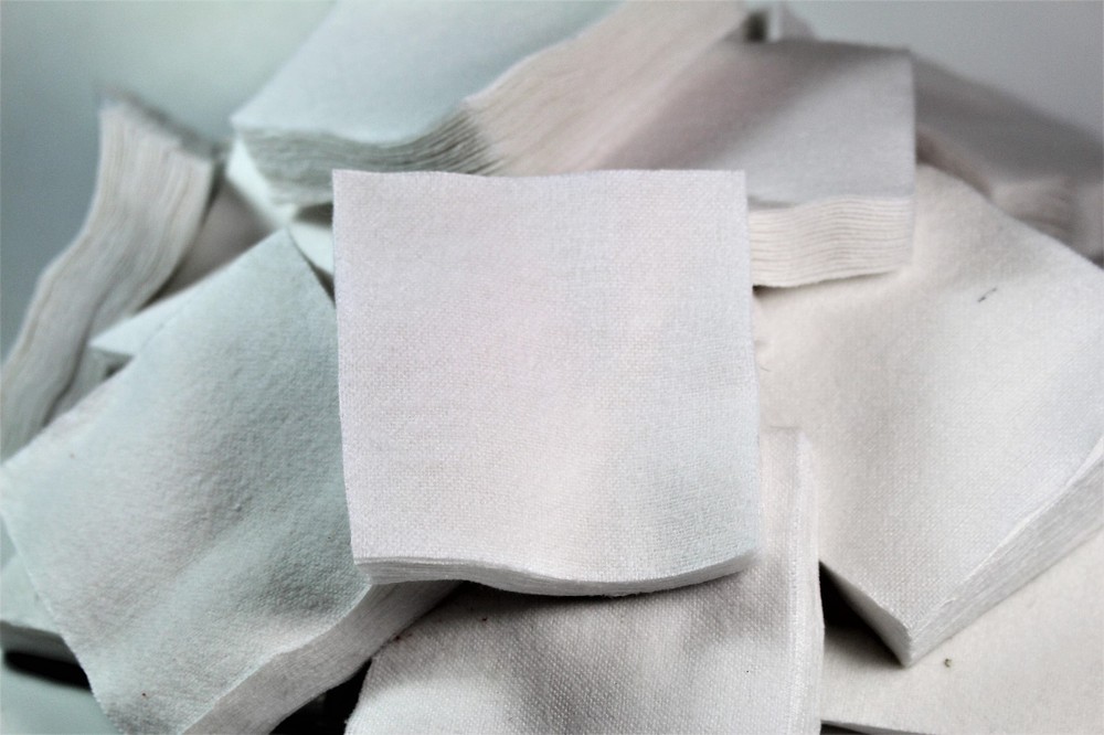.69-.75 CAL/10-12 GA DRY 3″ SQUARE COTTON CLEANING PATCHES QTY. 500 / EMSS2045F