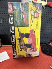 MTM CASE-GARD SNCR30 SITE-IN-CLEAN REST & CLEANING CENTER RIFLE/SHOTGUN RED