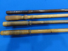 VINTAGE SHOTGUN WOOD CLEANING RODS (4 TOTAL) BRASS CONNECTORS AND ACCESSORIES