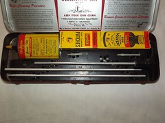 VINTAGE OUTERS GUNSLICK 22 CAL RIFLE GUN CLEANING KIT NO. 477 IN METAL BOX