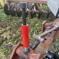 Grease Fitting Cleaning Tool, Grease Zerk Cleaner, Zerk Fitting Cleaning red