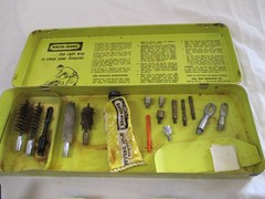 Vintage BRITE-BORE Deluxe Rifle Gun Cleaning Kit Yellow Metal Box. No. 25A