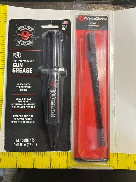 HOPPE’S HBGG 11-16 Black High Performance Gun Grease and KleenBore Utility Brush