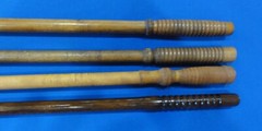 VINTAGE SHOTGUN WOOD CLEANING RODS (4 TOTAL) BRASS CONNECTORS AND ACCESSORIES