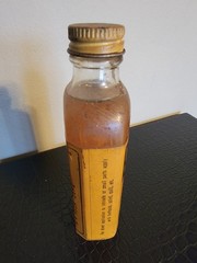 HOPPE’S Vintage glass bottle of Lubricating Oil. New never opened