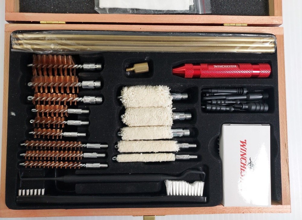 Winchester Universal 30 Piece Gun Rifle Cleaning Kit In Wood Case