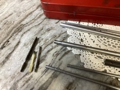 VTG Oysters Gunslick Rifle Red Tin/Partial Tools No. 477 O Alaska, Wis.