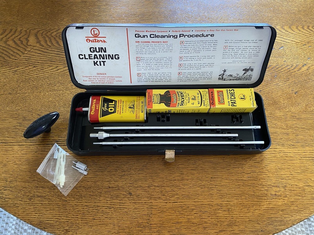 rare vintage new OUTERS Gun Cleaning Kit – 445 Oil Tin Rod Patches Solvent Case