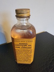 HOPPE’S Vintage glass bottle of Lubricating Oil. New never opened
