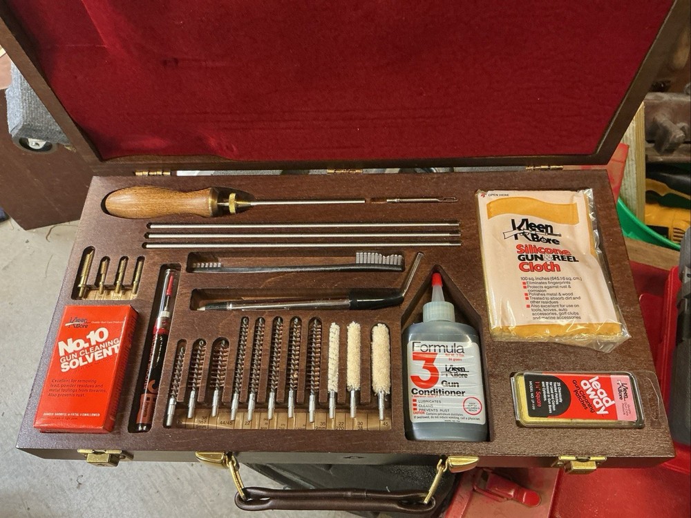 KLEEN BORE VINTAGE 1960 DELUXE GUN CLEANING KIT~NO BAR CODES~ UNUSED~MADE IN USA