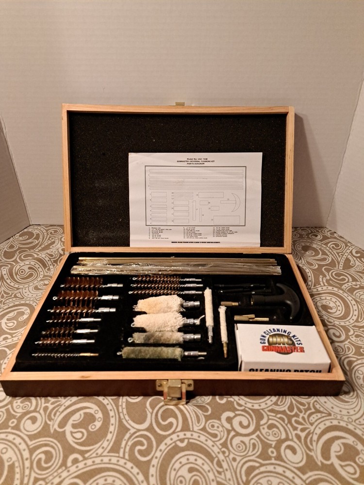 GUNMASTER UNIVERSAL GUN CLEANING KIT W/ WOOD CASE #UGC 76W Preowned. P