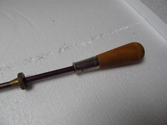 VINTAGE 49″ SOLID RIFLE CLEANING ROD Brass Tip and Sliding Ring, Wood Handle