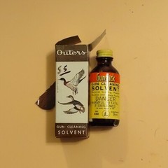 VINTAGE OUTERS GUN CLEANING SOLVENT BEAUTIFUL BOX & 3/4 FULL BOTTLE GREAT…