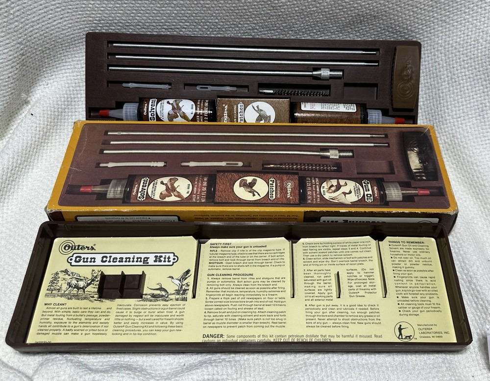 Outers Rifle Cleaning Kit New Old Stock Model P-477-223.((C-1))