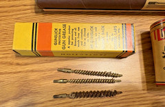VTG. GUNSLICK RIFLE CLEANING KIT #477 & CONTENTS (RAMROD, GREESE, PATCHES, LUBE