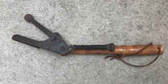VINTAGE WOOD 3 PIECE SHOTGUN CLEANING ROD KIT & HAND CLAY PIGEON THROWER