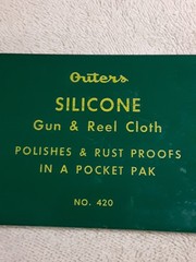 Vintage Outers Silicone Gun & Reel Polishing Cloth in Pocket Pak No 420 Tin
