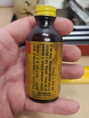 Vintage Outers Tin “Gunslick” Rifle Kit 30 Cal. w/original near full bottles