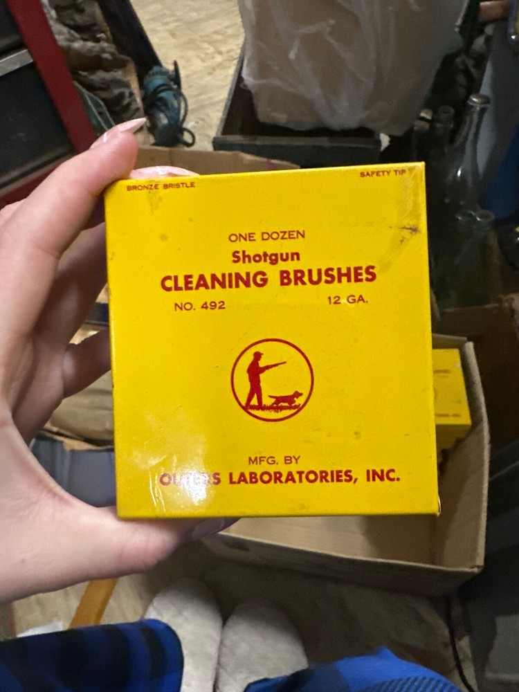 One dozen shotgun cleaning brishes No.492 only 6 brushes in tin outers