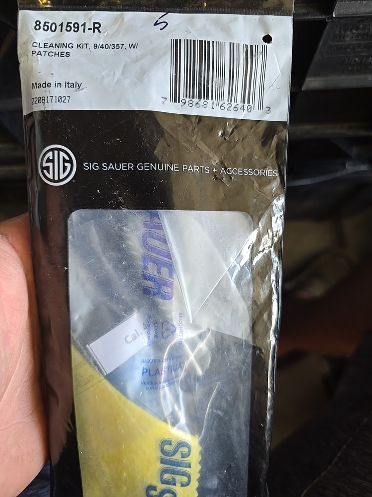 Sig OEM Pistol Cleaning Kit w/ 2 Brushes, Rod & Cleaning Solution CLEANING KIT