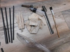 GUN/ RIFLE BRUSH CLEANING KIT