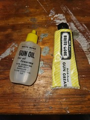 VINTAGE BRITE BORE OIL AND GREASE GUN RIFLE SHOTGUN