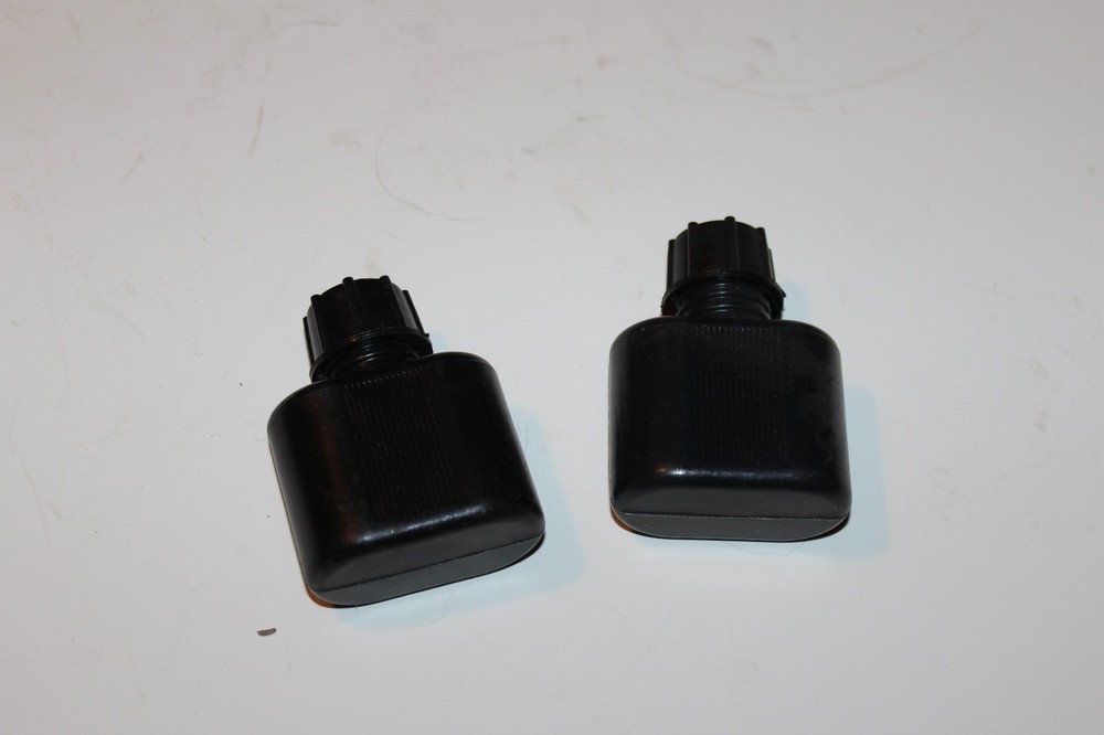 2 ORGINAL FACTORY 7.62X39 OIL BOTTLES #Y26