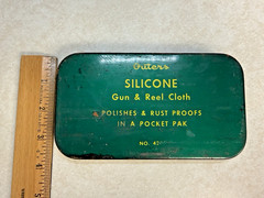 Vintage ~ Outers ~ Silicone Gun & Reel Cloth ~ Tin Case ~ USA Hunting Shooting
