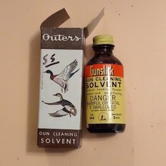 VINTAGE OUTERS GUN CLEANING SOLVENT BEAUTIFUL BOX & 3/4 FULL BOTTLE GREAT…