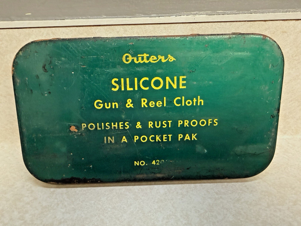 Vintage ~ Outers ~ Silicone Gun & Reel Cloth ~ Tin Case ~ USA Hunting Shooting