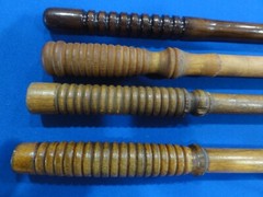 VINTAGE SHOTGUN WOOD CLEANING RODS (4 TOTAL) BRASS CONNECTORS AND ACCESSORIES