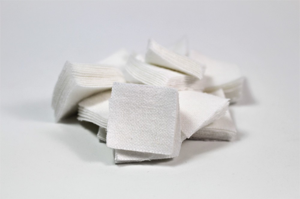 .223/.22-.270 CAL./5.56-6MM DRY 1 1/8″ SQUARE COTTON PATCHES QTY. 100 / EMSS2041