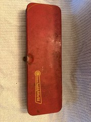 Vintage Hoppe’s Outers Universal Rifle Cleaning Kit Red Metal Tin No. 477