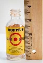 Vintage Gun Cleaning Bottle Hoppe’s Gun Blue Rare Bullseye Logo 1945-55