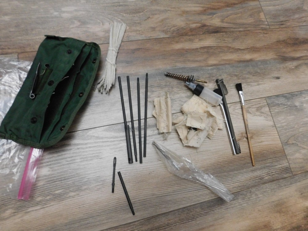 GUN/ RIFLE BRUSH CLEANING KIT