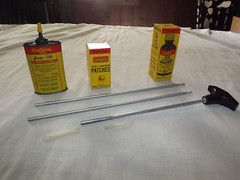 VINTAGE OUTERS GUNSLICK 22 CAL RIFLE GUN CLEANING KIT NO. 477 IN METAL BOX