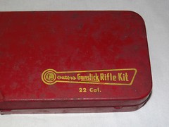 VINTAGE OUTERS GUNSLICK 22 CAL RIFLE GUN CLEANING KIT NO. 477 IN METAL BOX