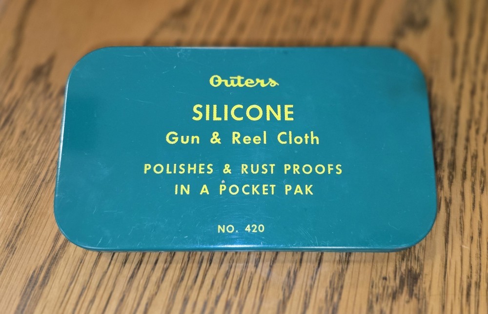 Vtg Outers Silicone Gun & Reel Polishing Cloth Pocket Pak No 420 Tin