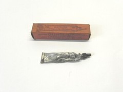 VINTAGE GUNSLICK LUBRICATION TUBES 1/2 FULL W/BOXES & 2 GUN CLEANING PATCHES